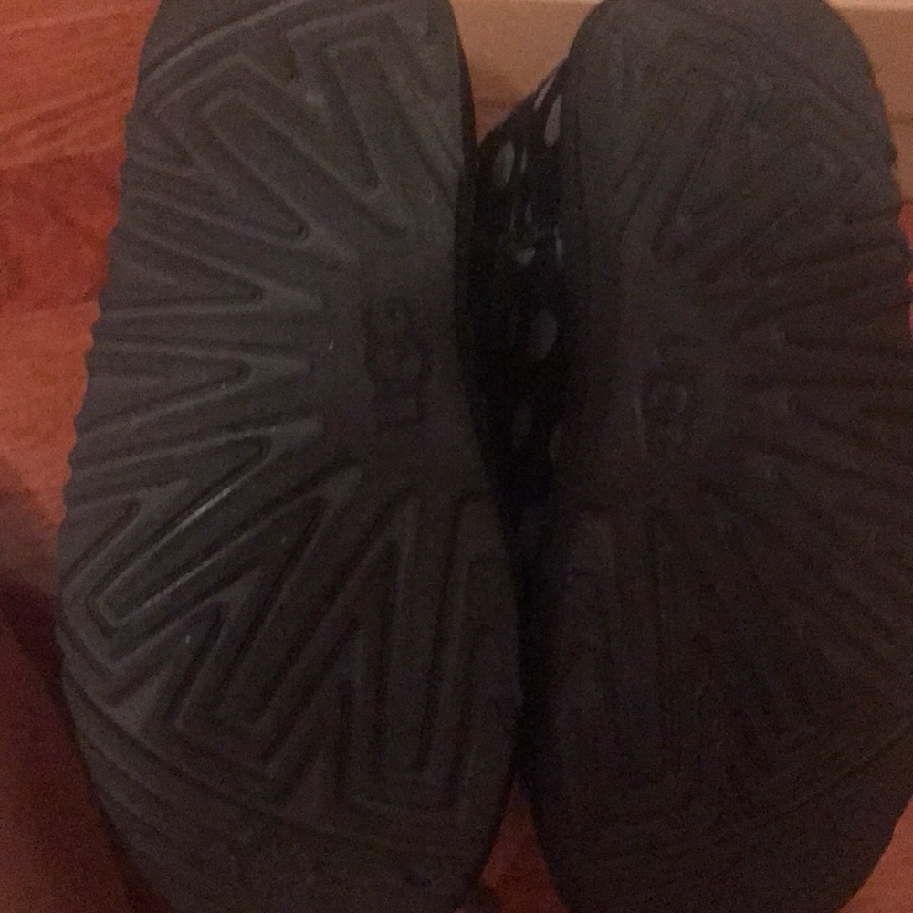 Uggs - Picture 3 of 5